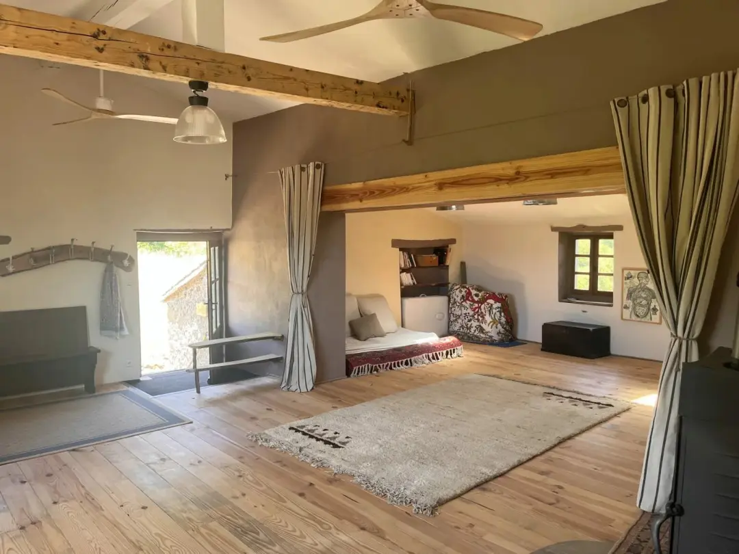 Dojo in a comfortable and quiet Shiatsu room