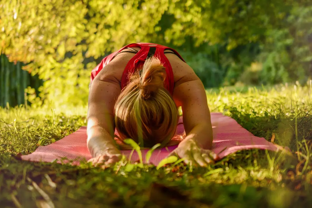 Yoga, position de l'enfant ou balasana