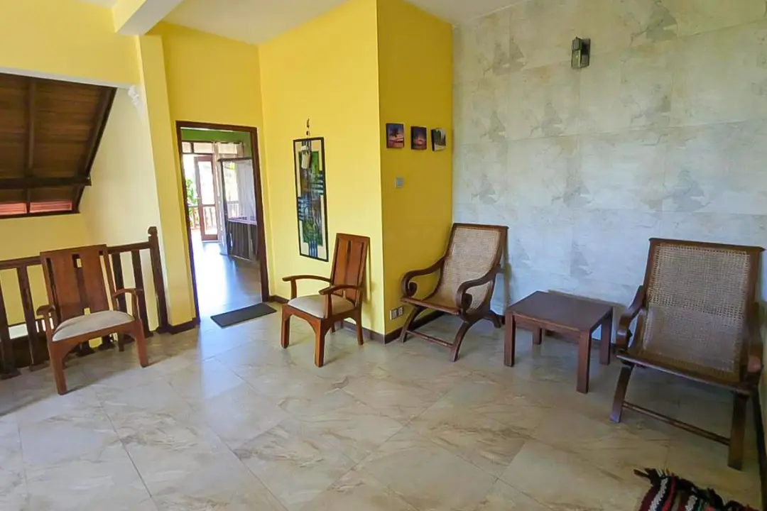 Ambiance cosy du salon supérieur de la villa - retraite bien-être Kenzen Hikkaduwa