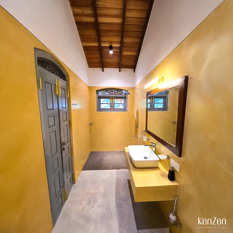 Générosité de l'espace et lumière naturelle dans la suite Lotus (40m² + SdB de 12m²).