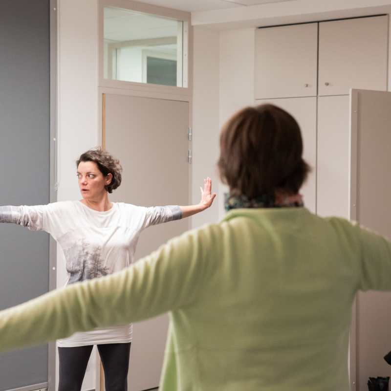 Cours collectif de do in, étirements