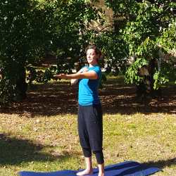 KenZen Shiatsu et Yoga Lyon - Do In : Etirement sur les méridiens yin des bras